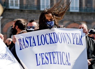 Parrucchieri in piazza a Napoli: così falliamo