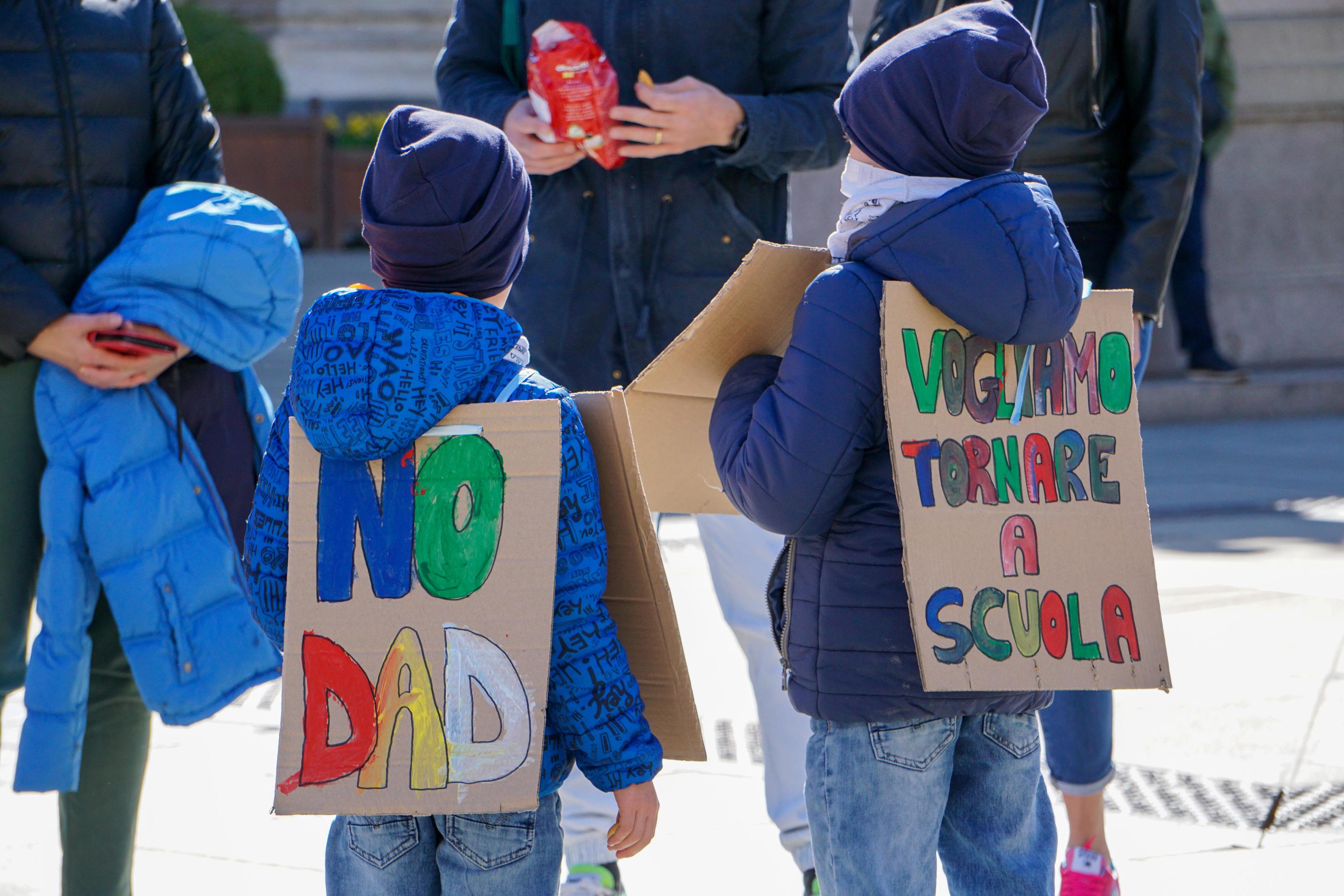 Dad: eroi, eroine e mura domestiche