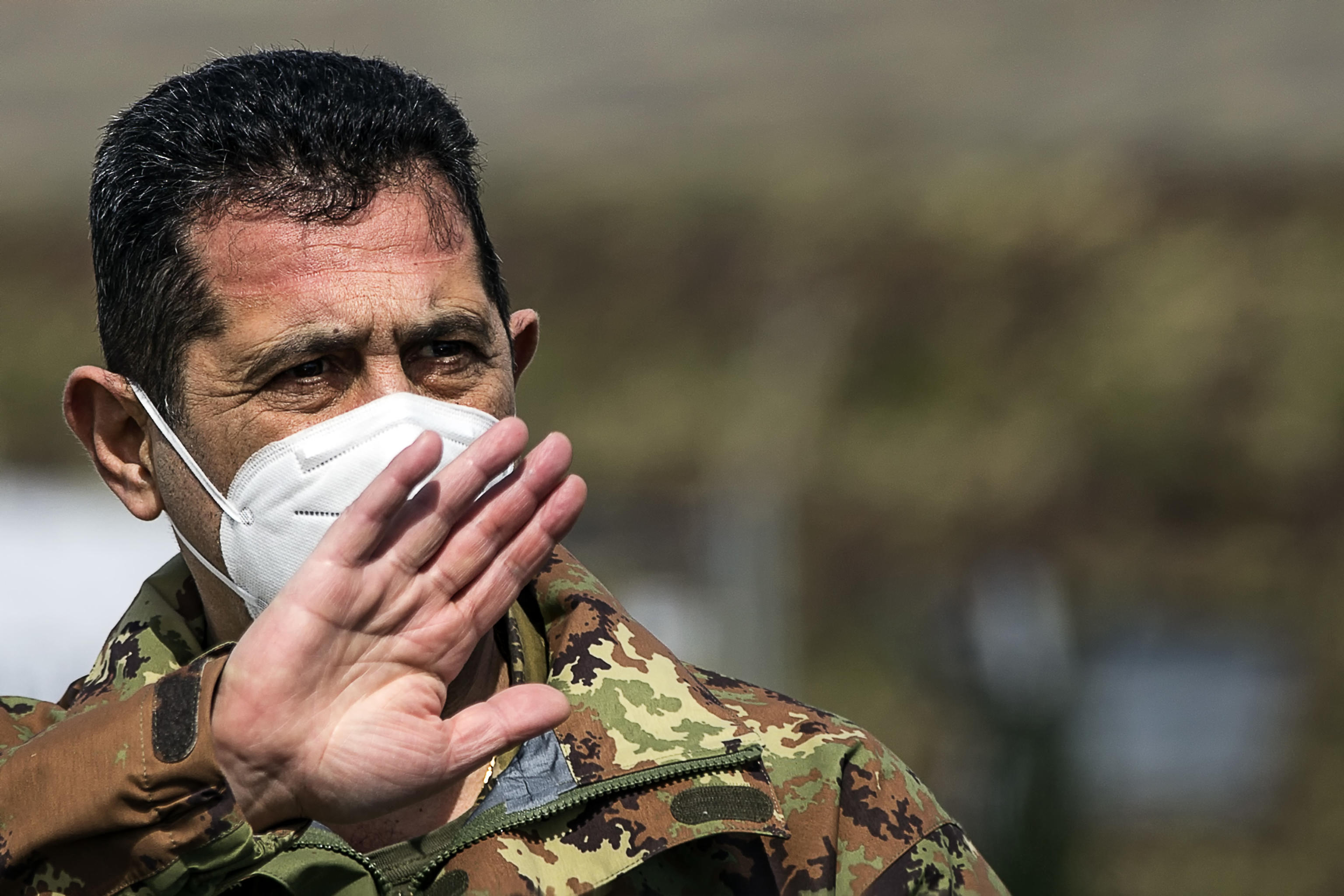 L’attacco all’uniforme di Figliuolo