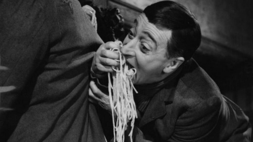 “A cena fuori da metà maggio”: titoli e psicosi