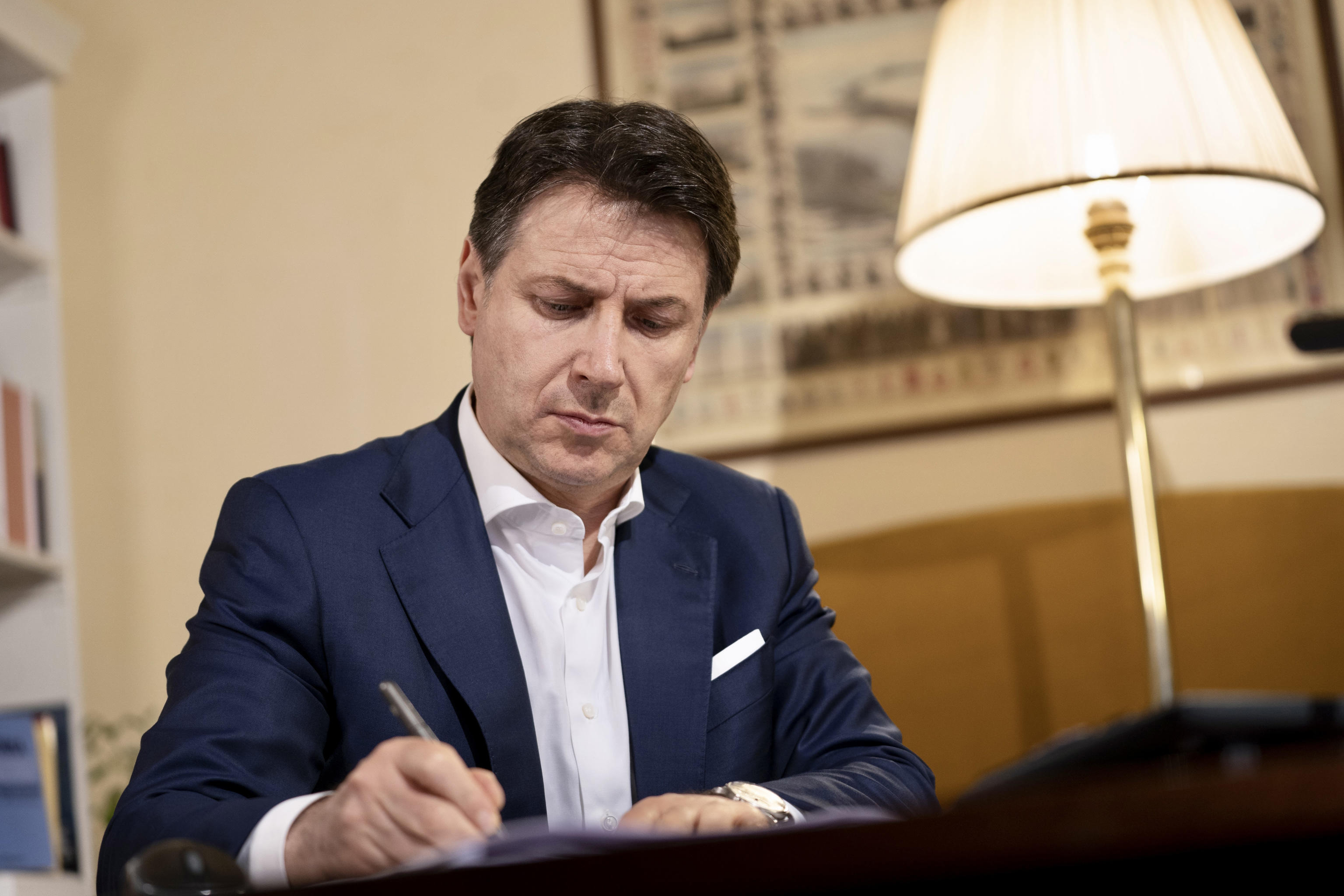 Conte: giravolte, grattacapi e… lo Stretto