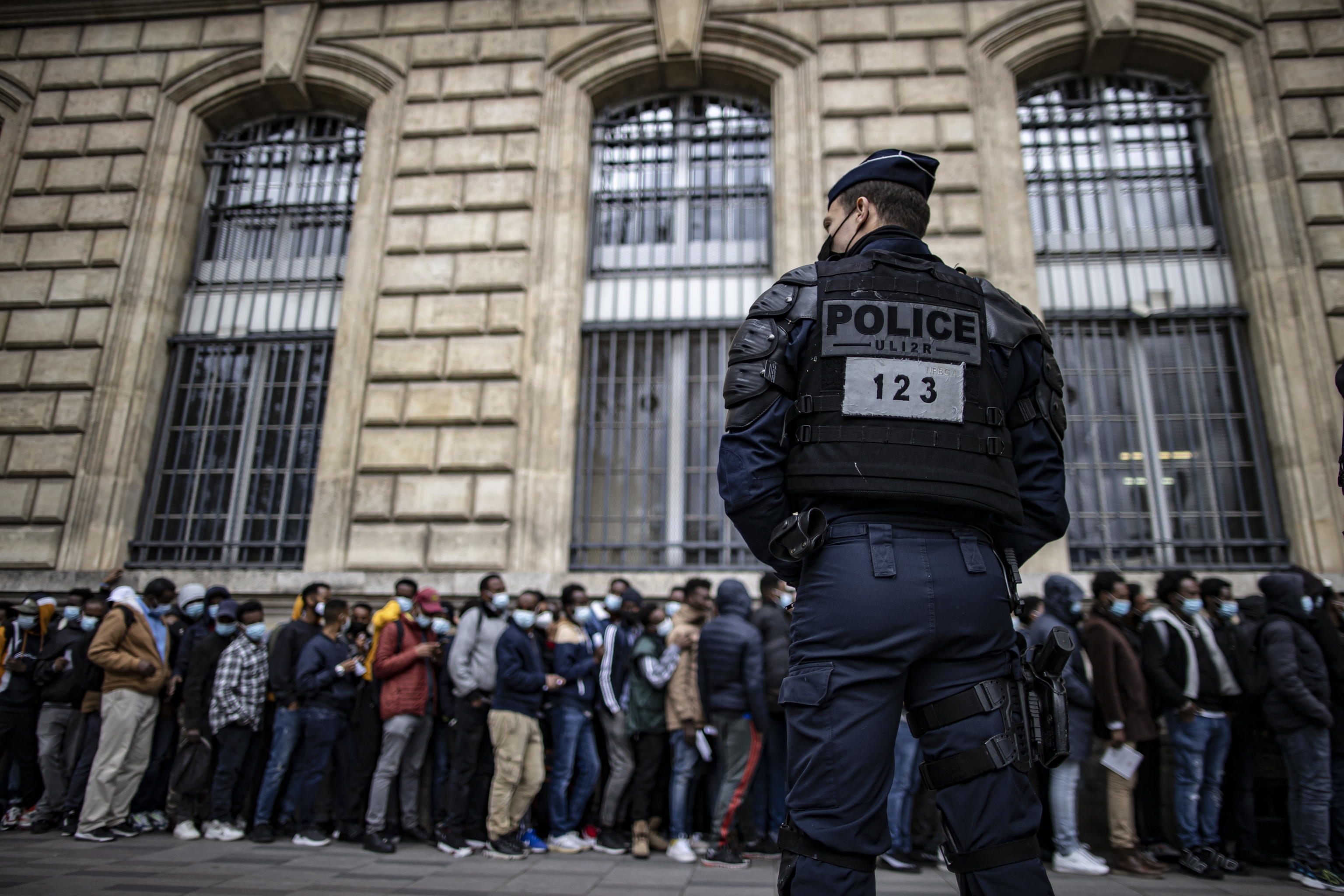 Allarme dei militari: “In Francia cova la guerra civile”