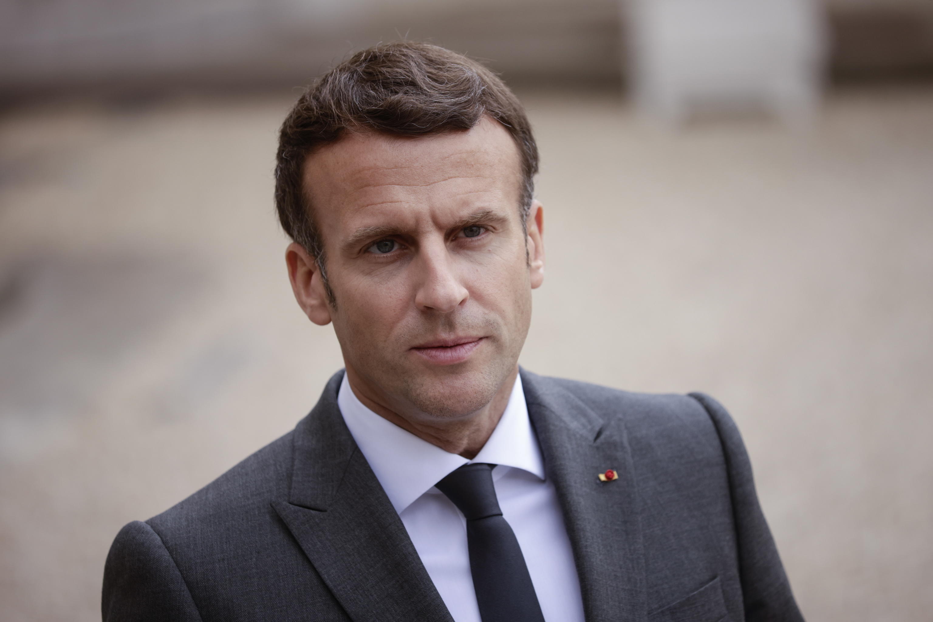 Così parlò la Grande Muta: Macron e l’islamofobia