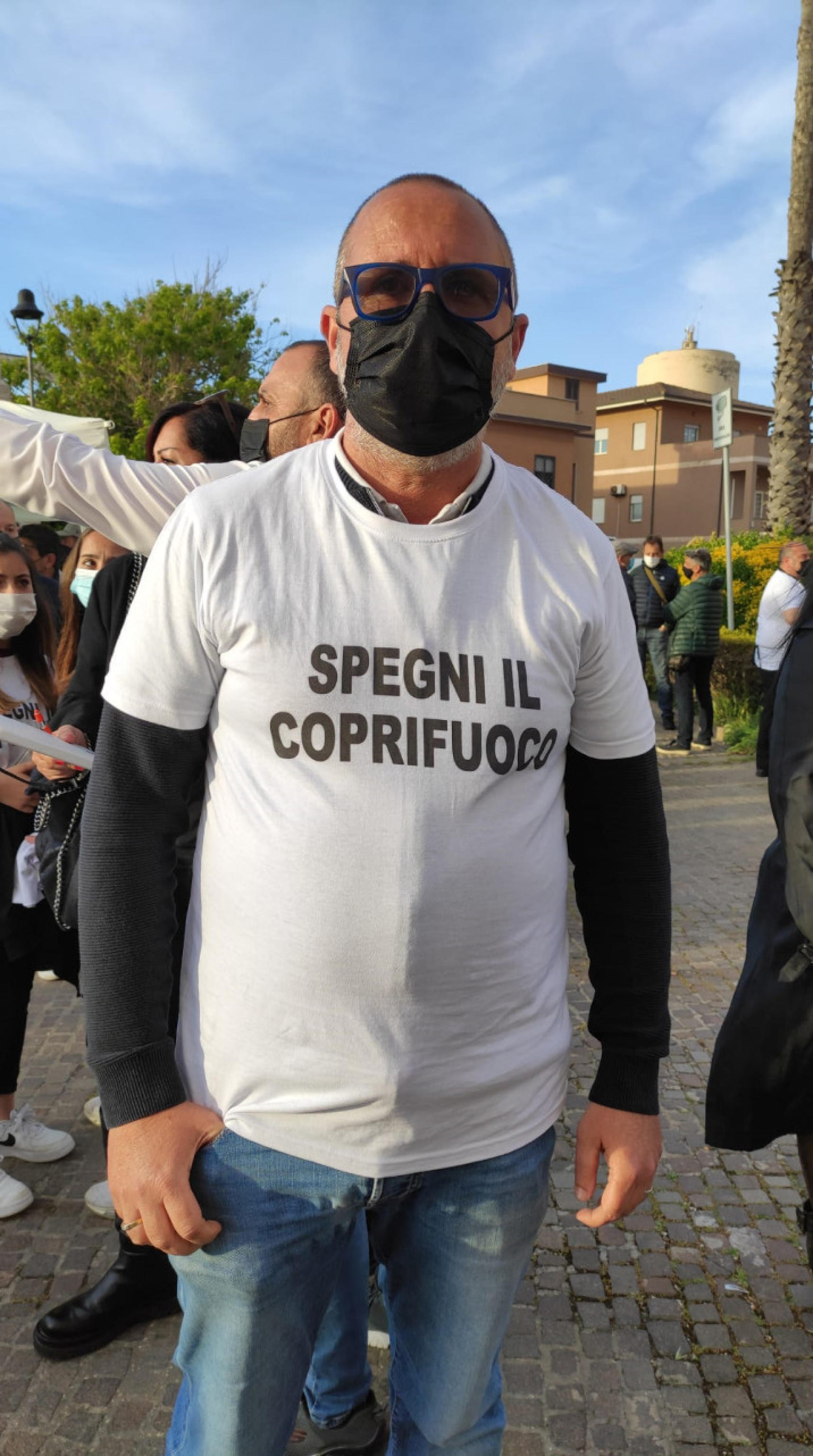 Coprifuoco: quanto guadagneremmo abolendolo