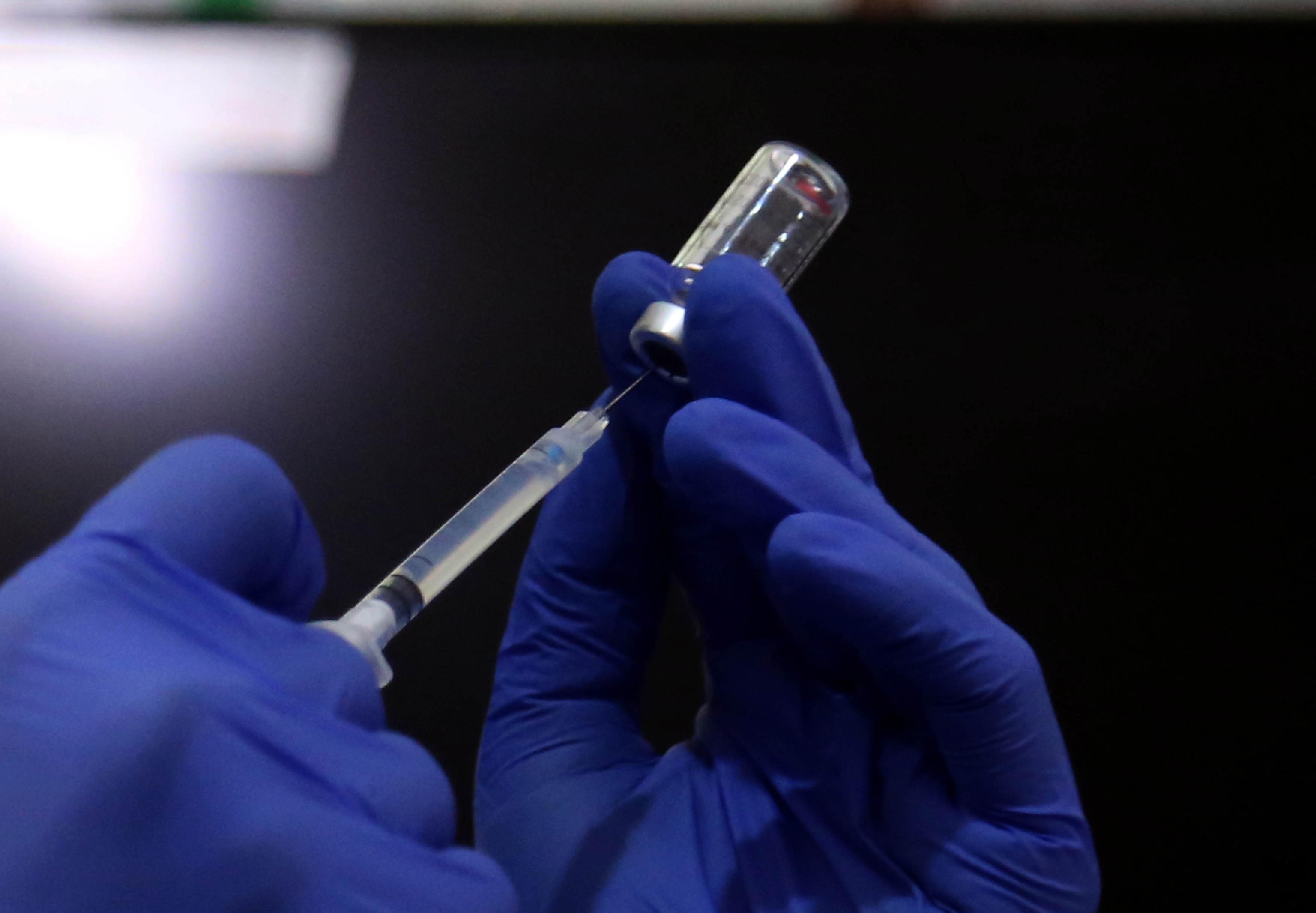 Nove individui diventati miliardari grazie alla vendita dei vaccini? Evviva!