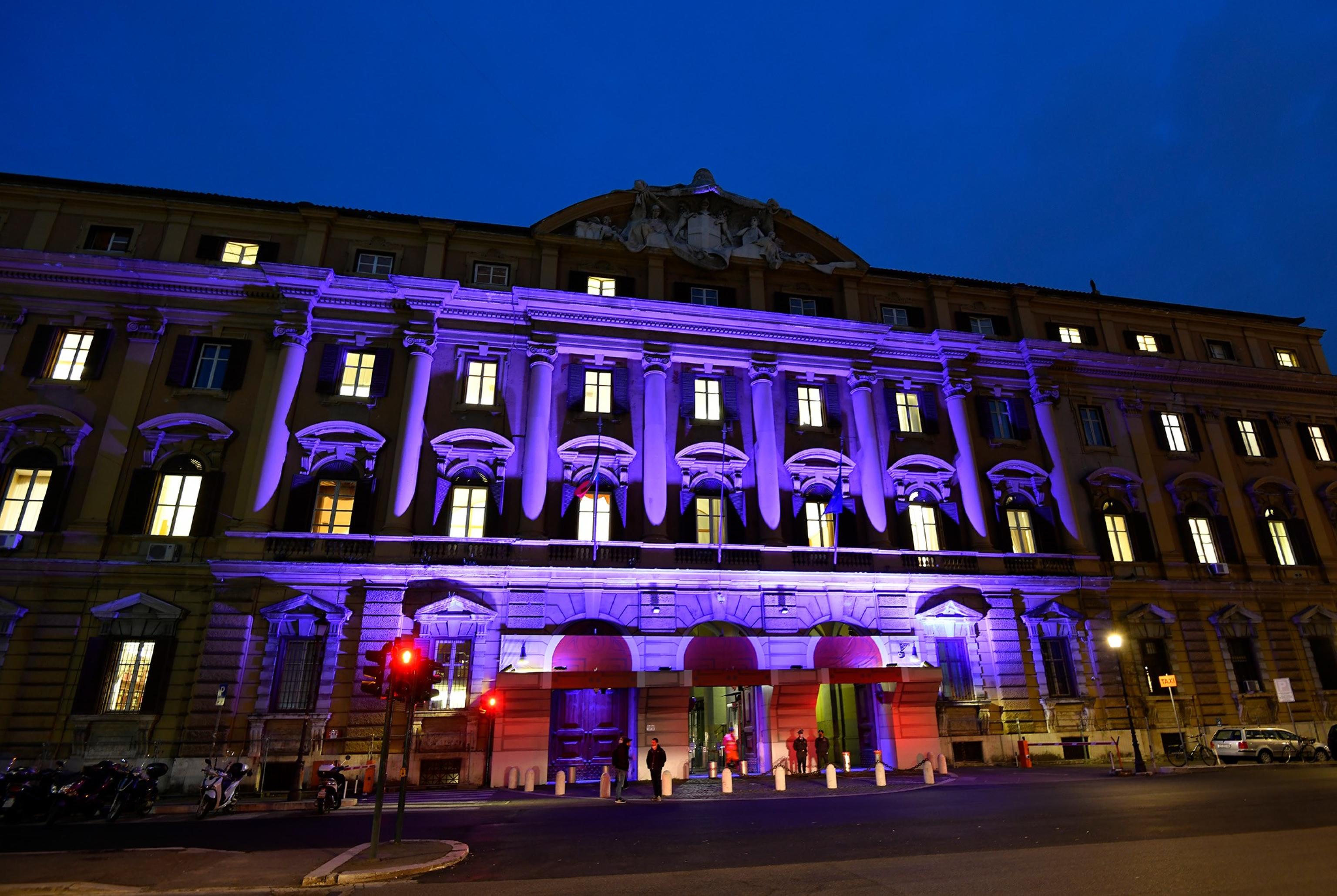 Il Mef abbandona Mps (video)