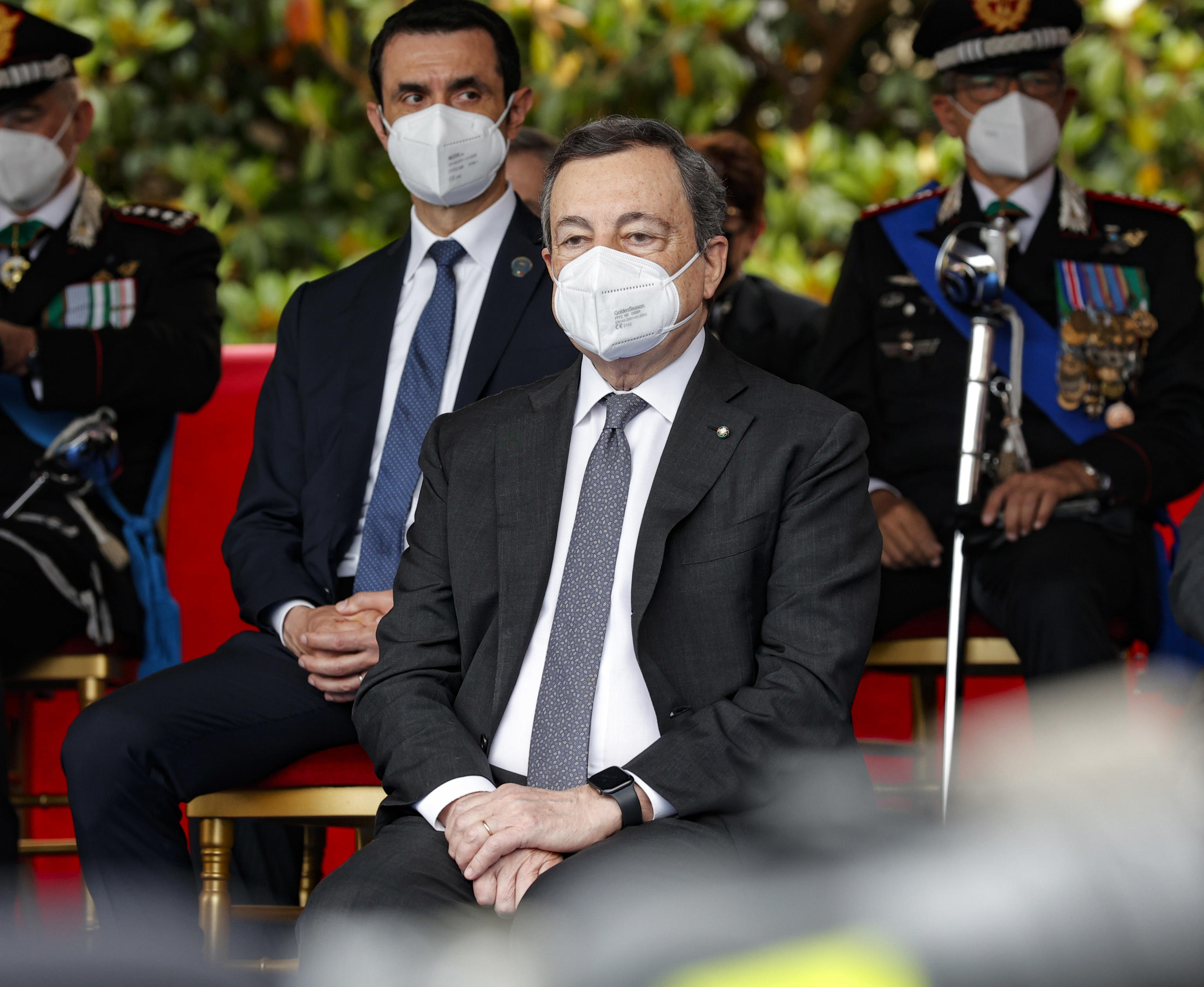 Una politica mossa, quasi ferma e giù le mani da Draghi