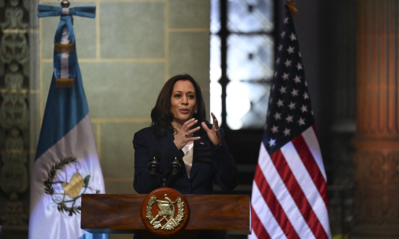 Kamala Harris in Guatemala: “Migranti, non venite negli Usa”