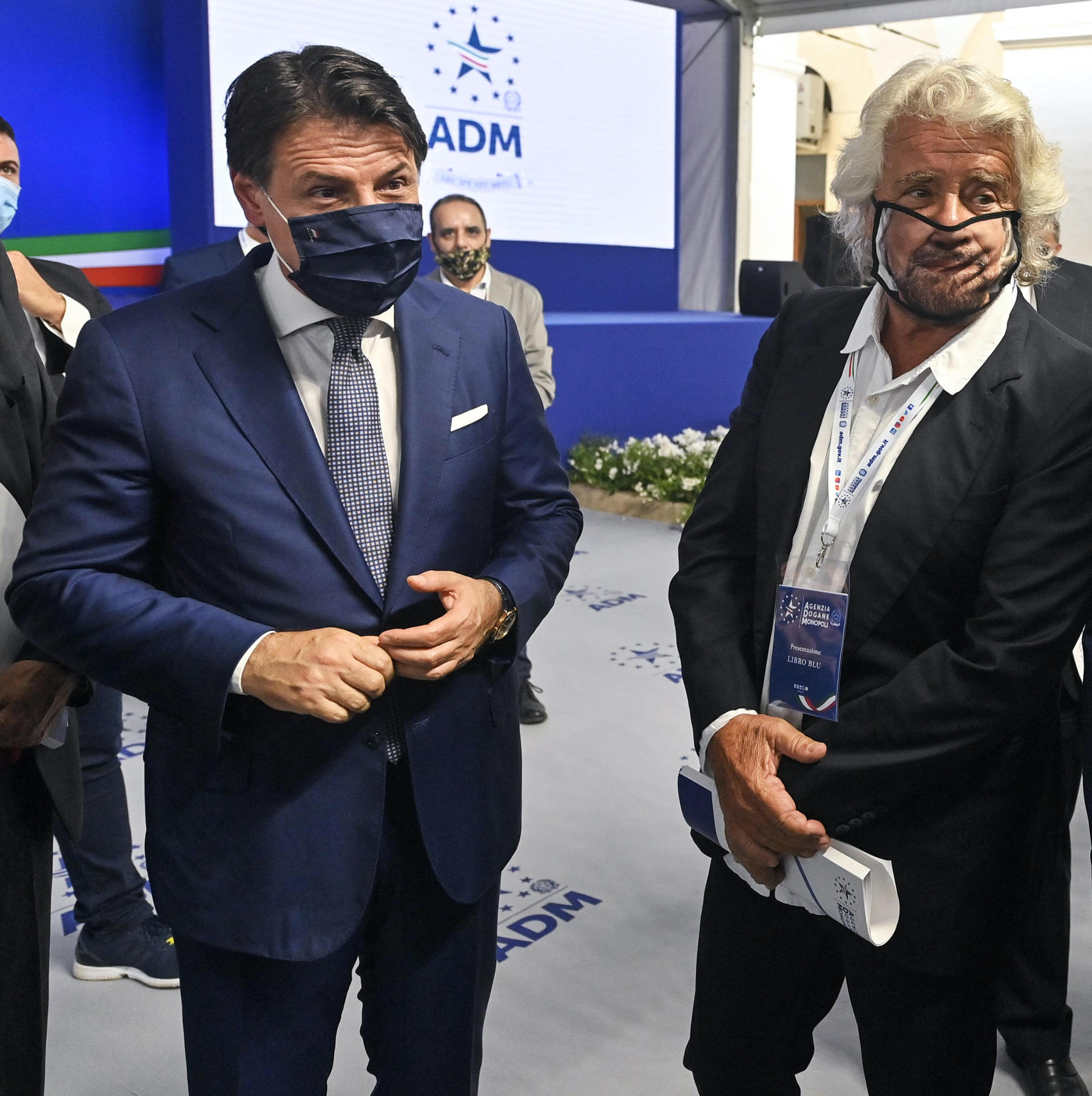 Conte assalta, Grillo respinge