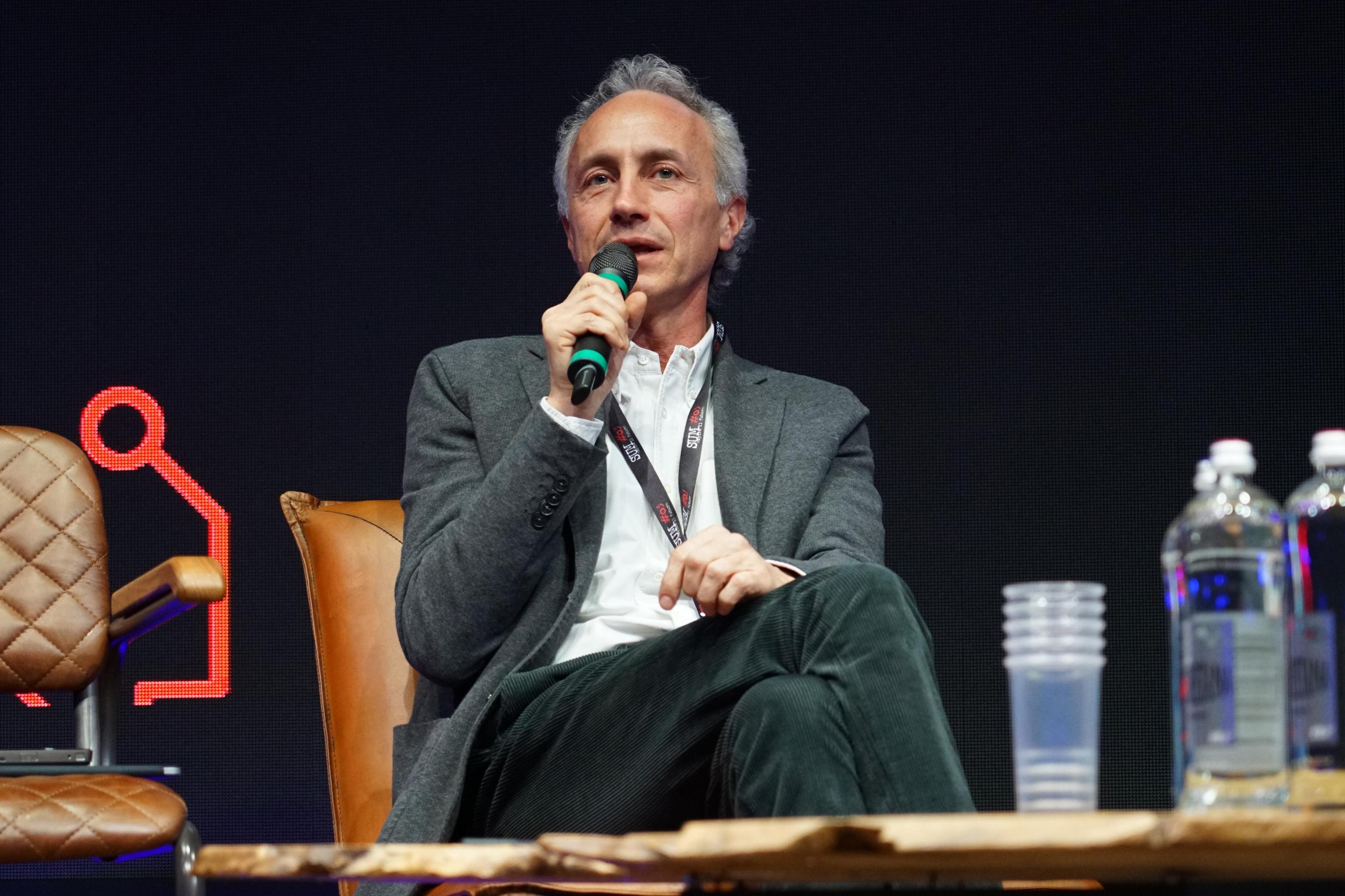 Una pernacchia in onore di Marco Travaglio