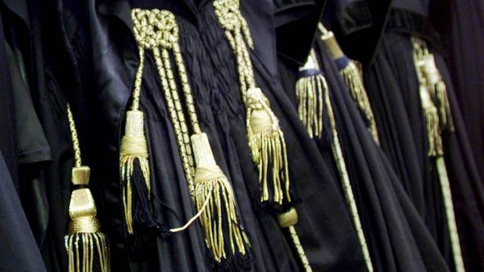 Rinvio a giudizio, la legge e il pericolo degli aggettivi