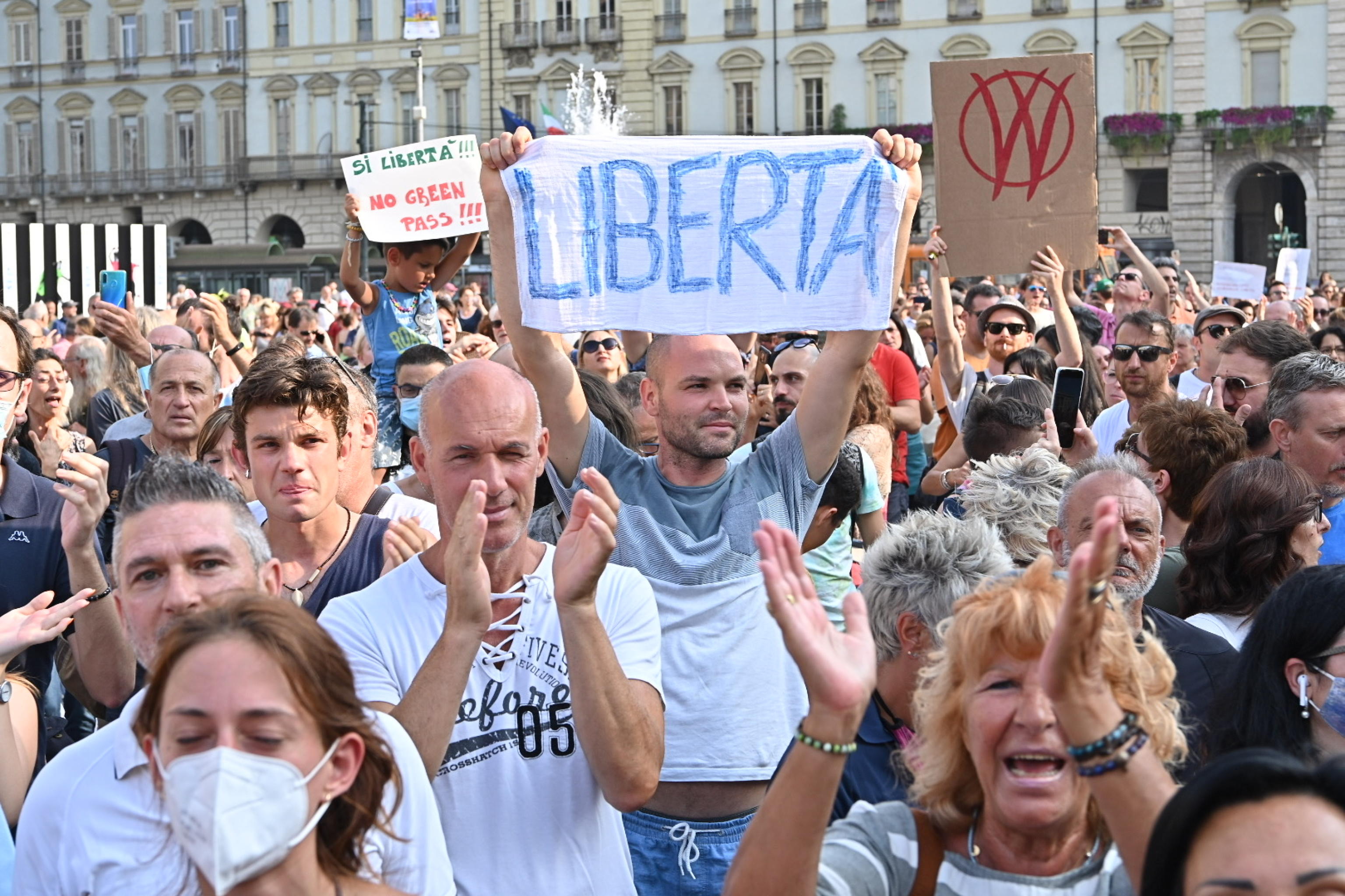 No vax nelle piazze: problemi di libertà?