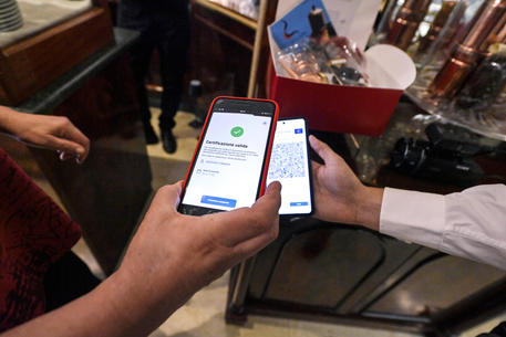 Green pass, Draghi punta sul ritorno in classe