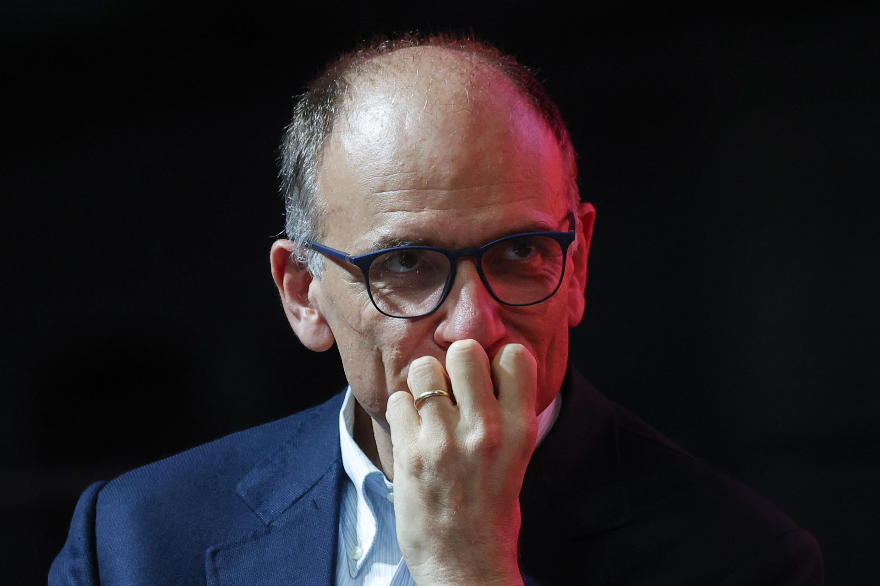 Se il segretario si fa eleggere senza il simbolo del partito (il suo)