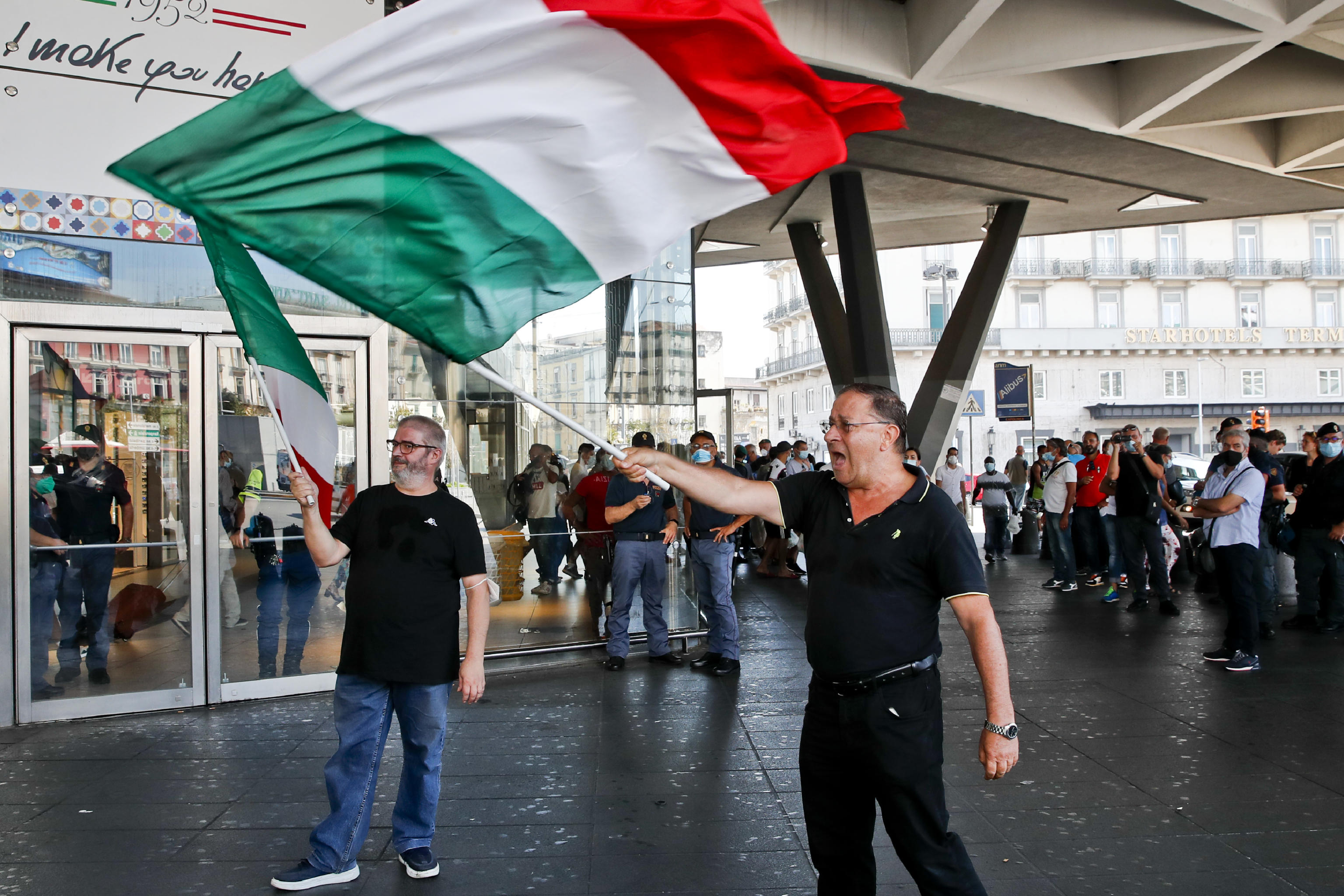 I No-Green pass dialogano a Roma con i giornalisti