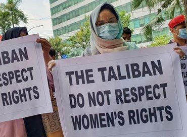 Afghanistan, i talebani vietano lo sport alle donne