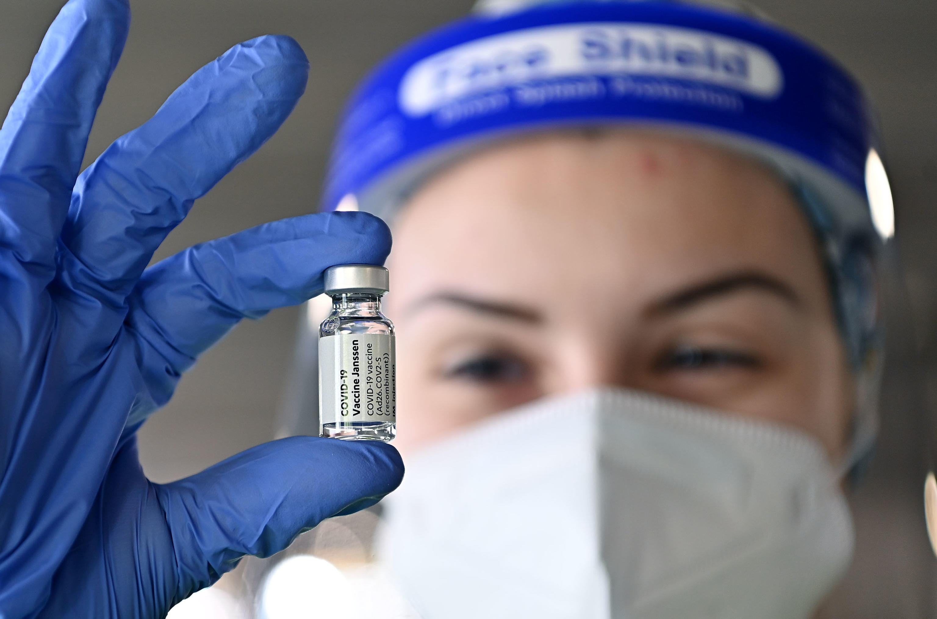 Obbligo vaccinale: i veri rischi che corrono gli anziani per il Covid