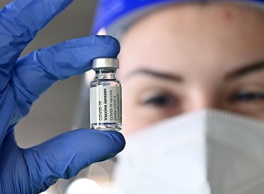 Obbligo vaccinale: i veri rischi che corrono gli anziani per il Covid