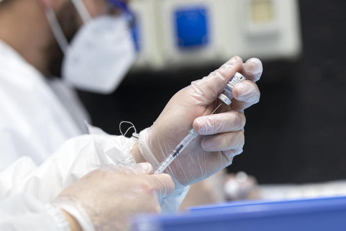 Vaccini, da oggi al via la terza dose