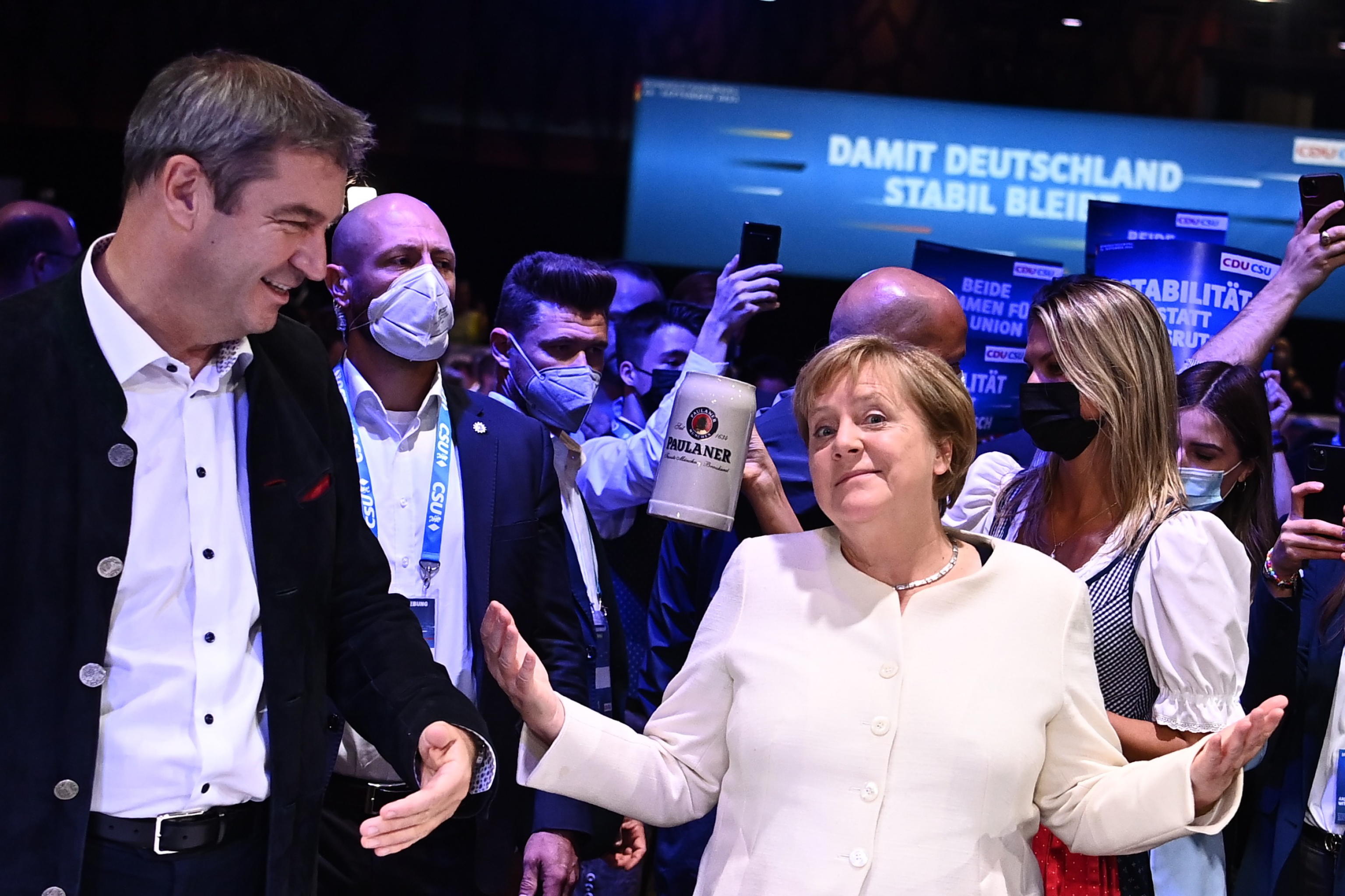 Ipnosi stile Merkel: la fatina teutonica