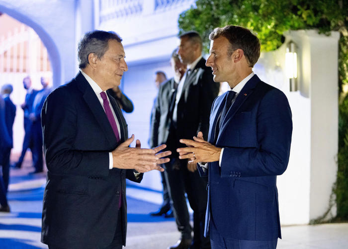 Draghi-Macron: “Vaccini e solidarietà con l’Africa”