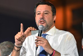 Salvini e il calumet della pace