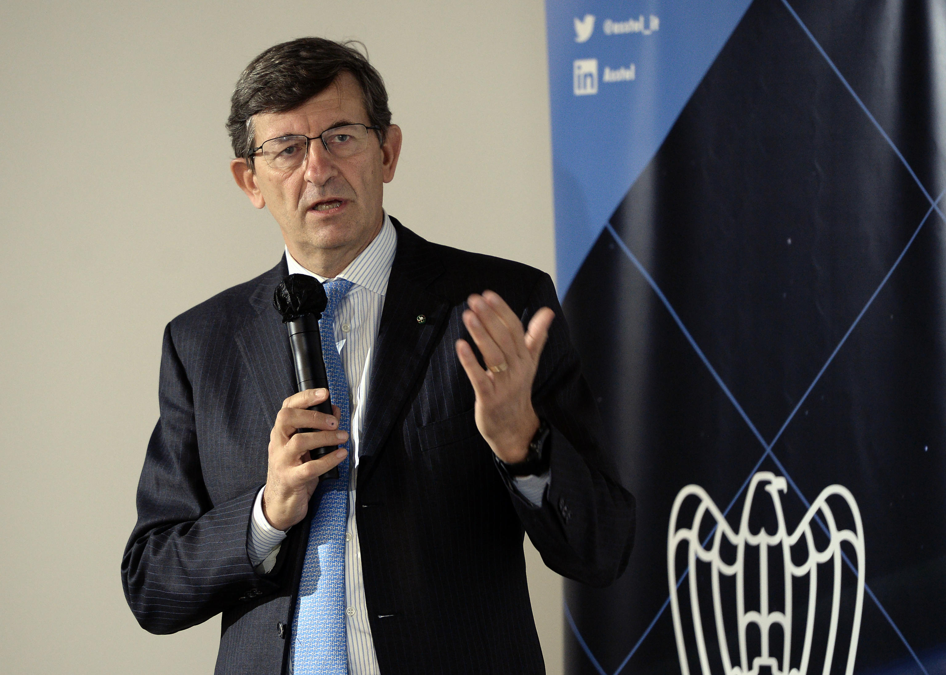 Colao: “Dalla nascita in poi,14 certificati diventano digitali” 