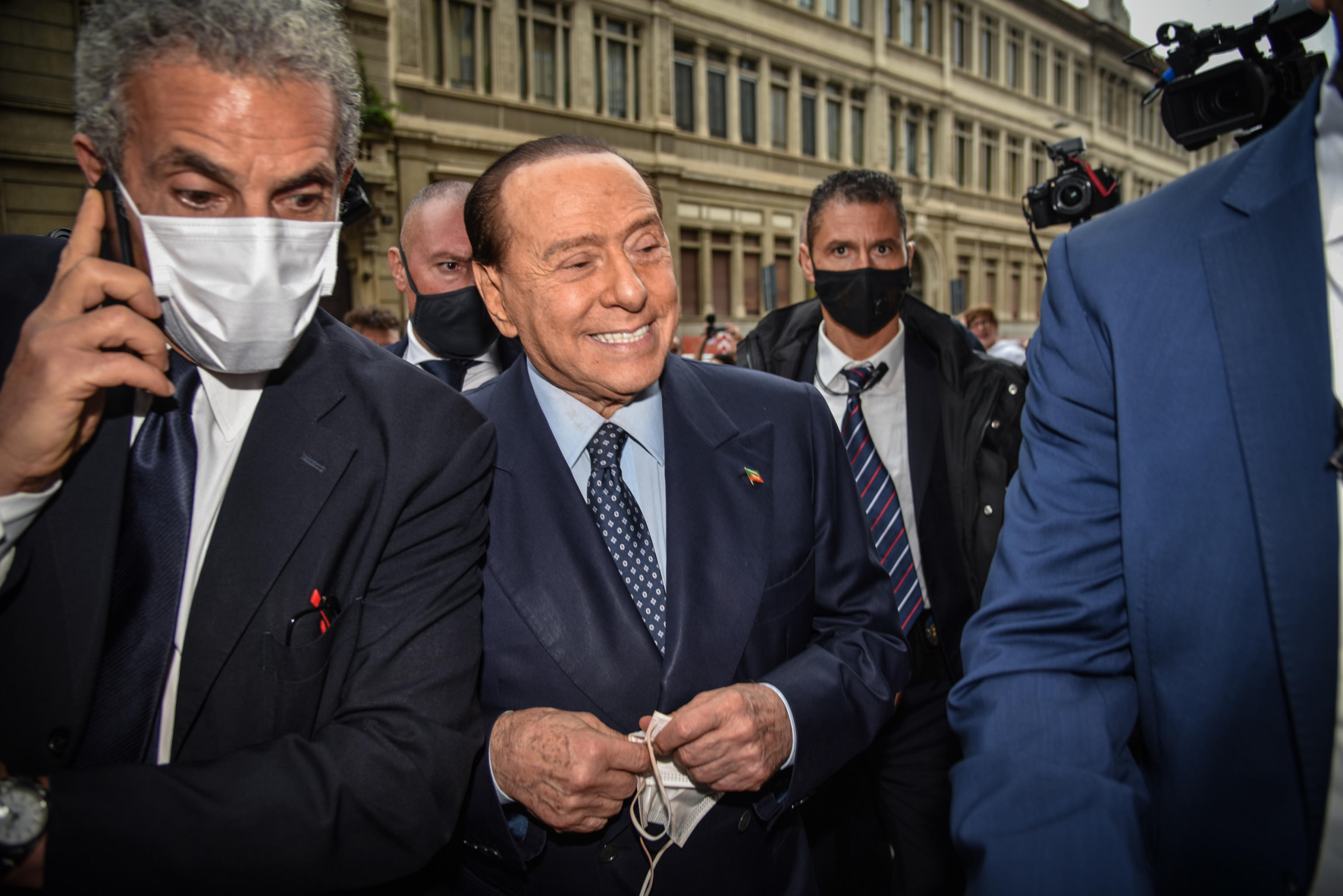 Berlusconi: Draghi resti a Palazzo Chigi