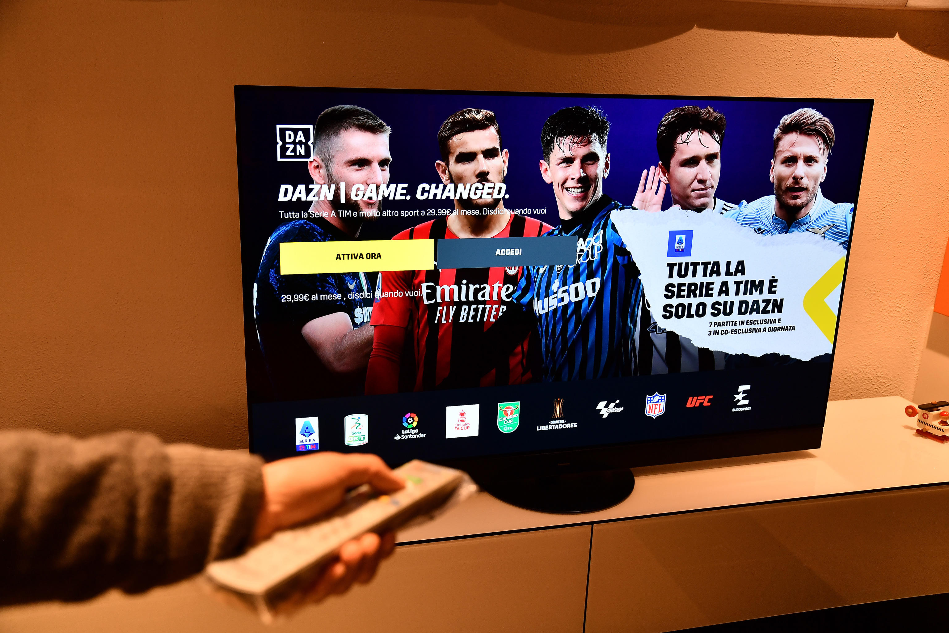 Abbonamento Dazn: resta la doppia utenza 