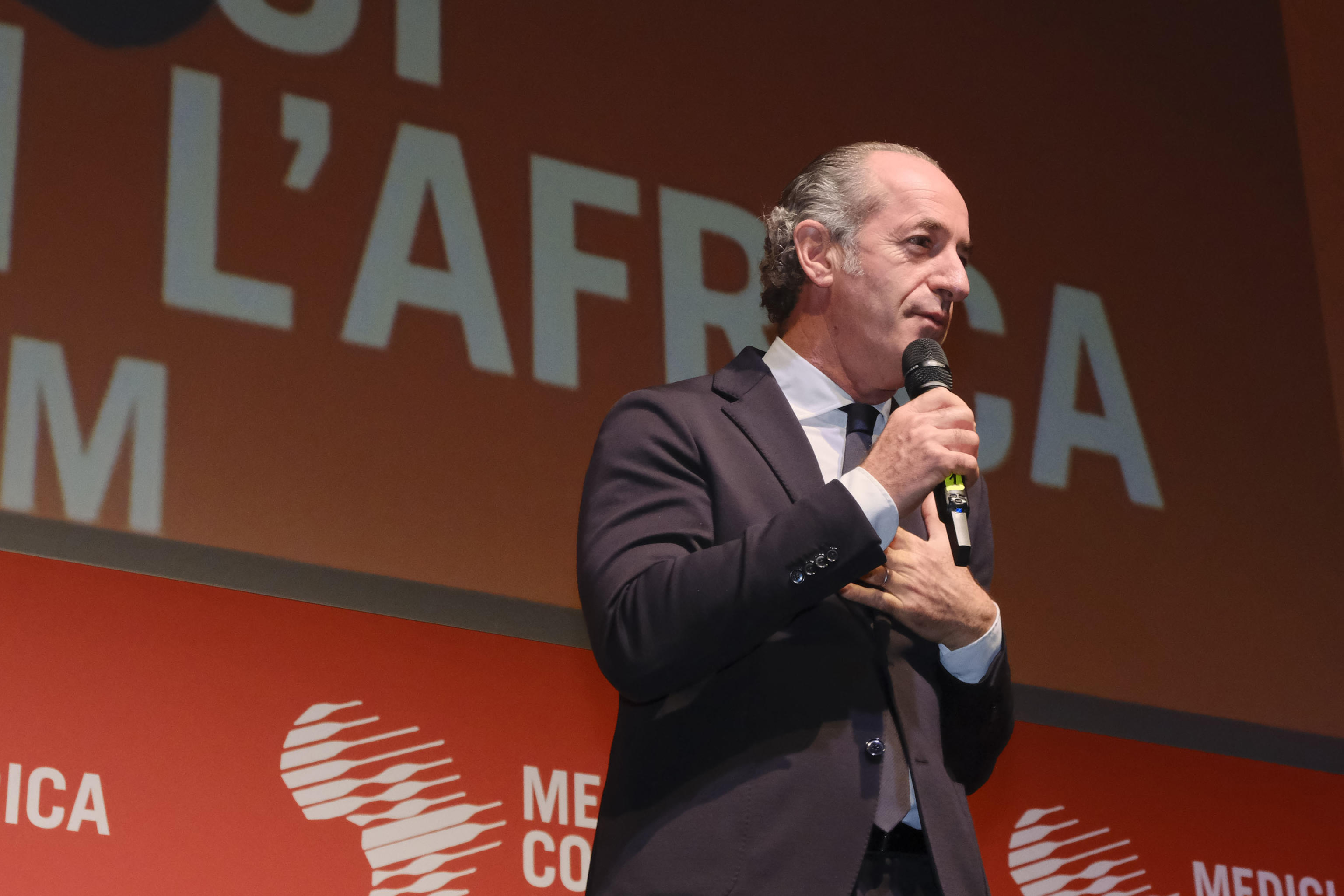 Green pass, Zaia: “Chi manifesta senza mascherina nega il virus”