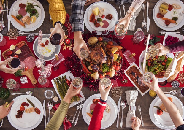 Natale e Capodanno, cenoni a rischio con possibili zone gialle