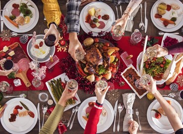 Natale e Capodanno, cenoni a rischio con possibili zone gialle