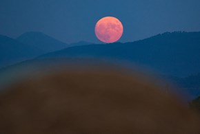 Domani l’eclissi lunare più lunga degli ultimi 580 anni 