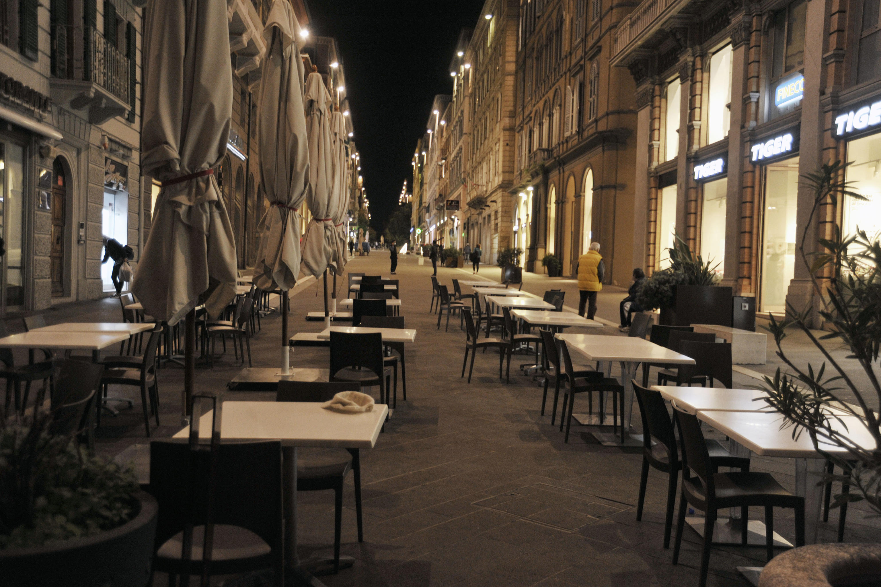 Mai più lockdown! Per tutti, vaccinati e non