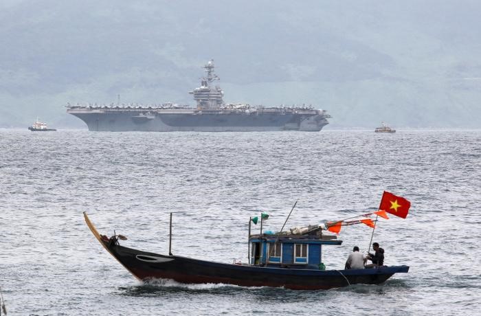 Vietnam, intese militari con gli Usa ed economiche con la Cina