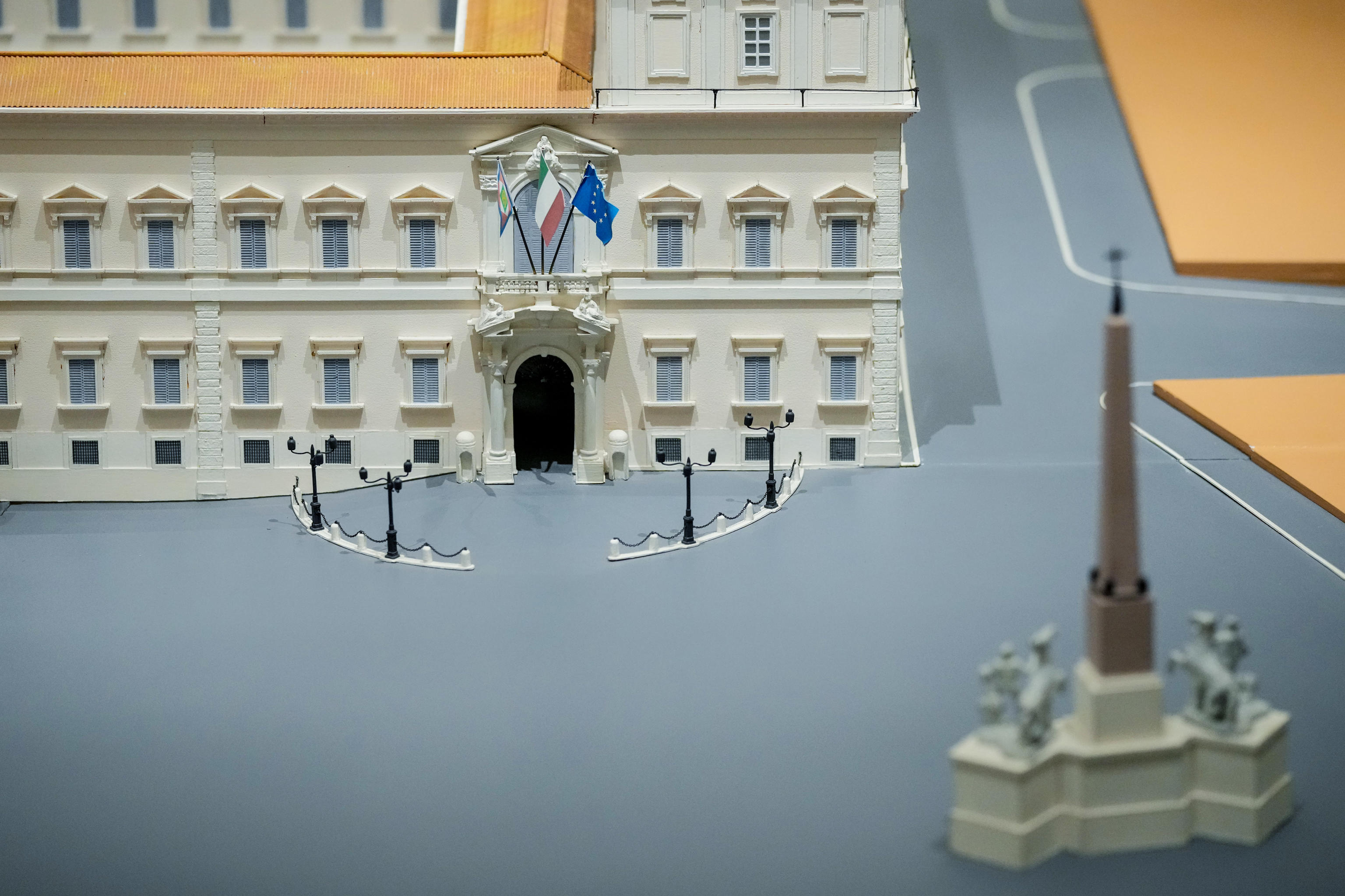 Quirinale, Renzi “brucia” Gentiloni e sonda il Cavaliere