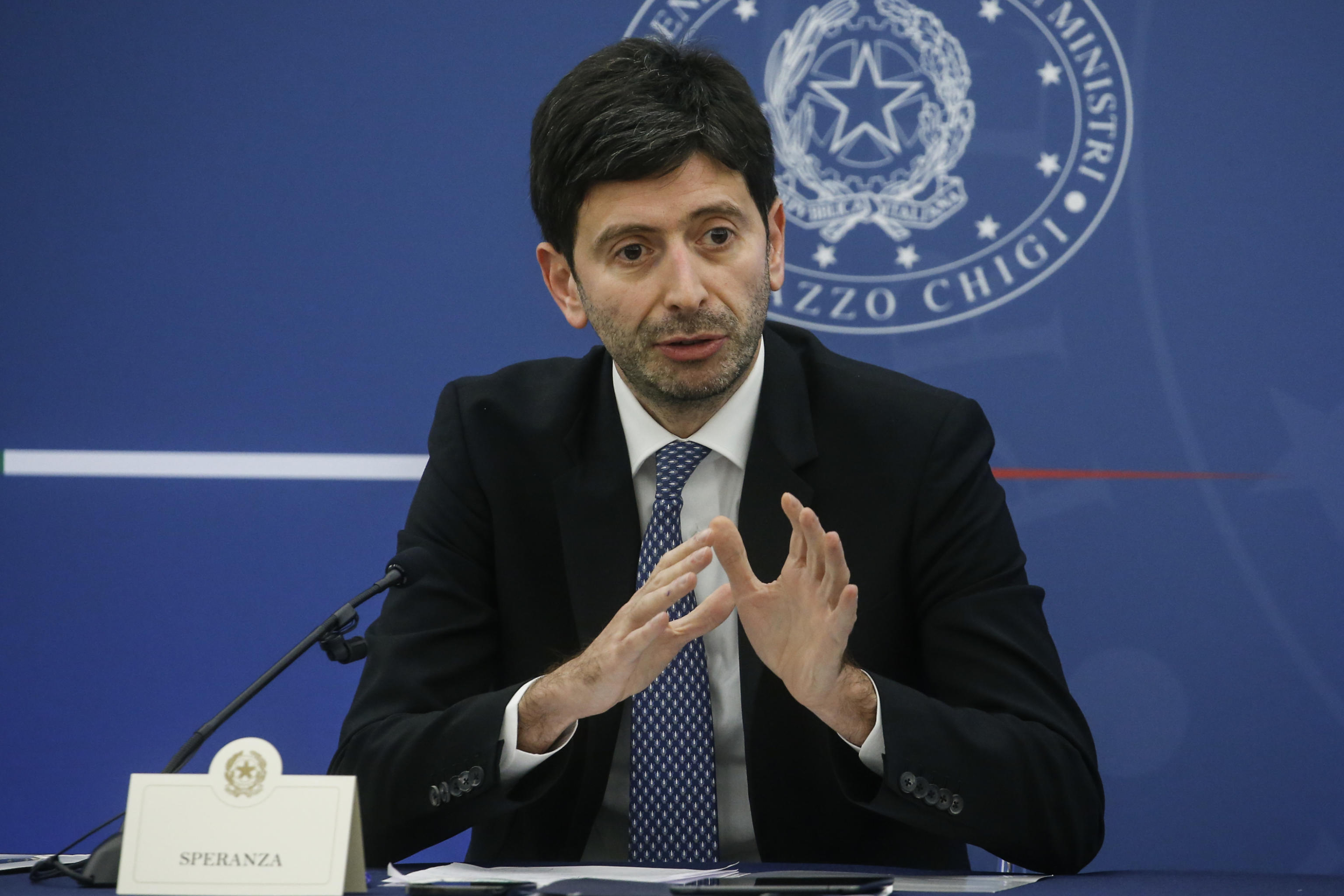 Covid, bufera su Speranza: non avrebbe raccontato la verità