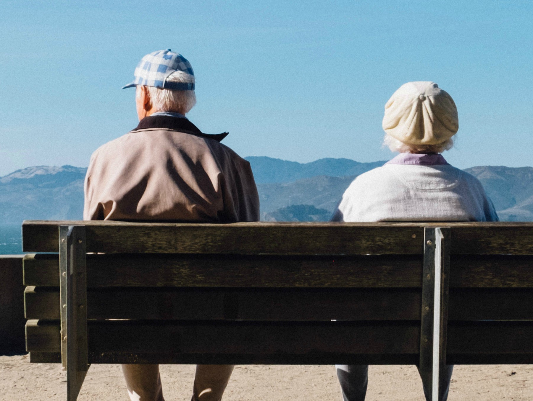 “A Natale, tavoli separati”. L’ultima trovata per rovinarci le feste