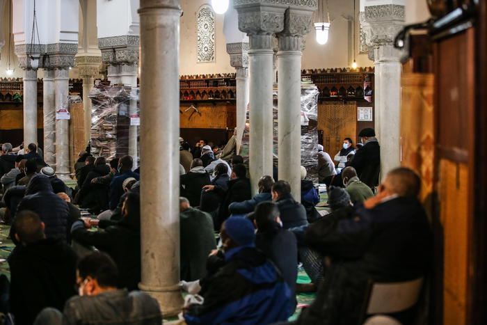 Il caso della moschea di Beauvais chiusa per “apologia del jihad”: parla Souad Sbai