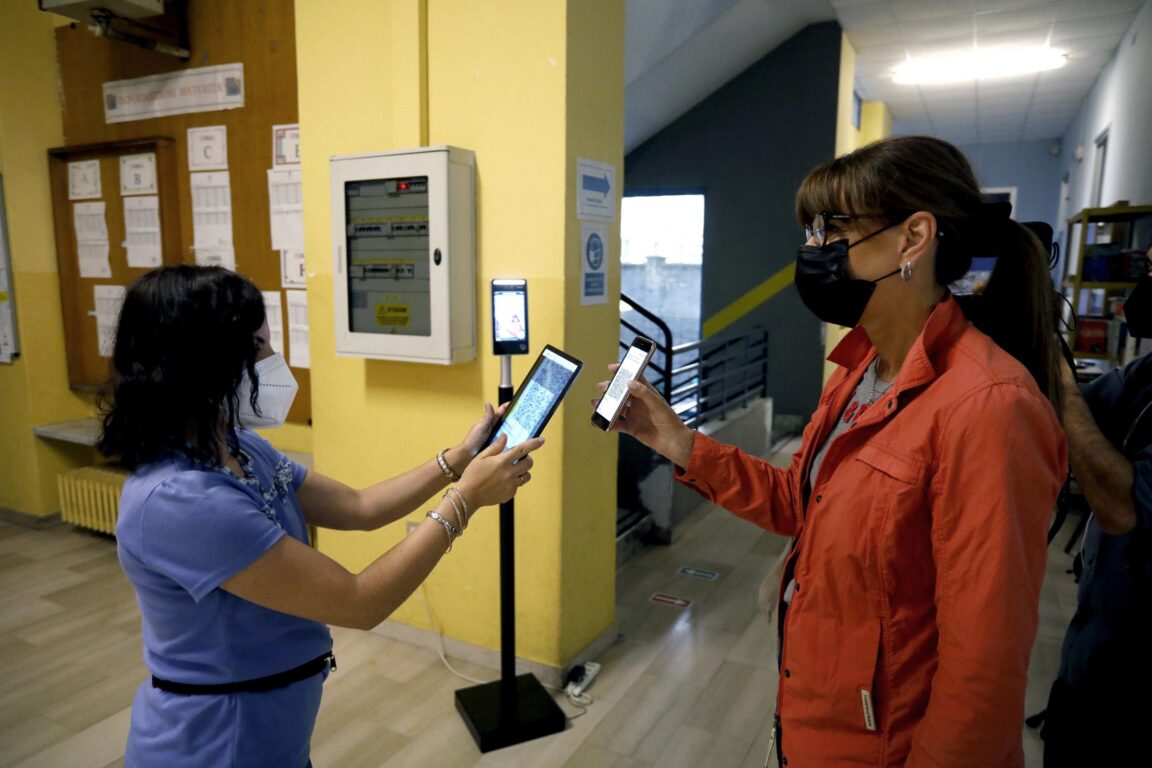 Il Super green pass e i docenti sospesi da lunedì