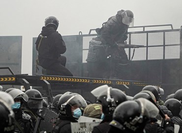 Kazakistan, proteste e spari “senza avvertimento”