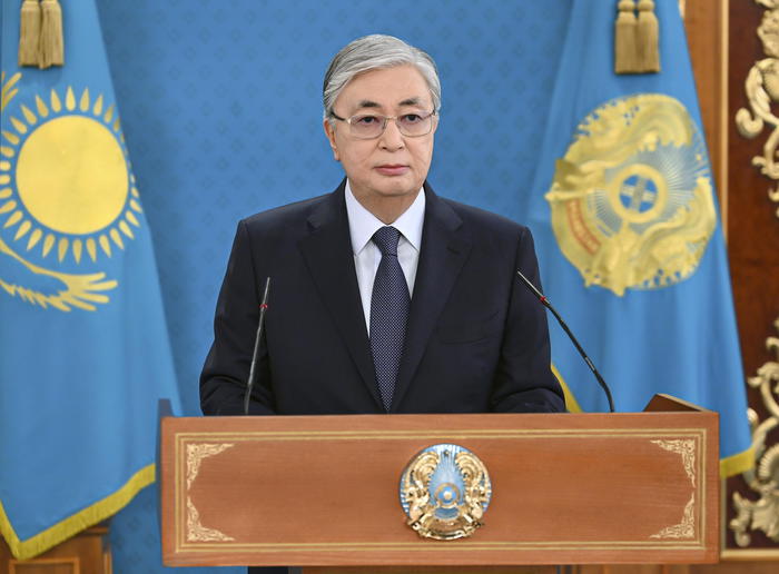 Kazakhstan, Tokayev attacca Nazarbayev: “Ha creato classe di ricchi”
