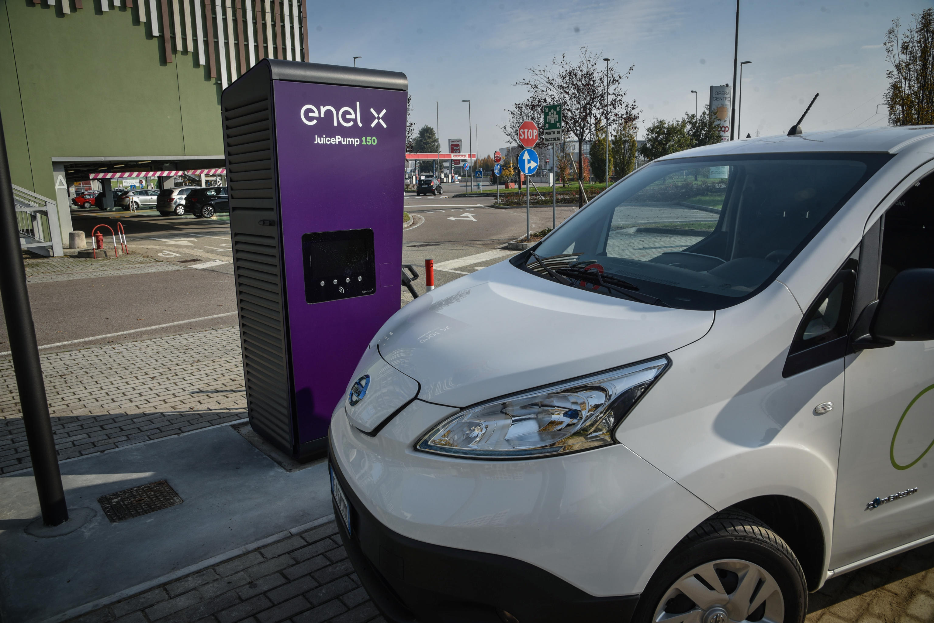 Boom auto elettriche, ma… le colonnine di ricarica?