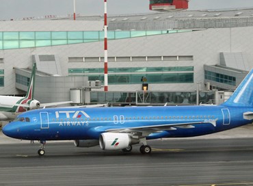 Alitalia: vendere tutto, vendere subito