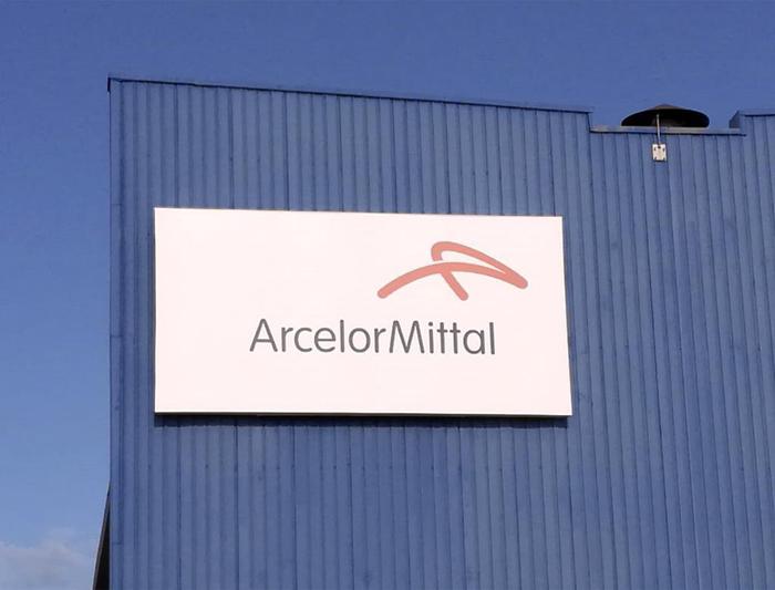 ArcelorMittal saluta l’Italia: investirà in Francia