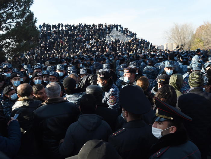 Armenia e Turchia: riavvicinamento tra pugnalate e compromessi