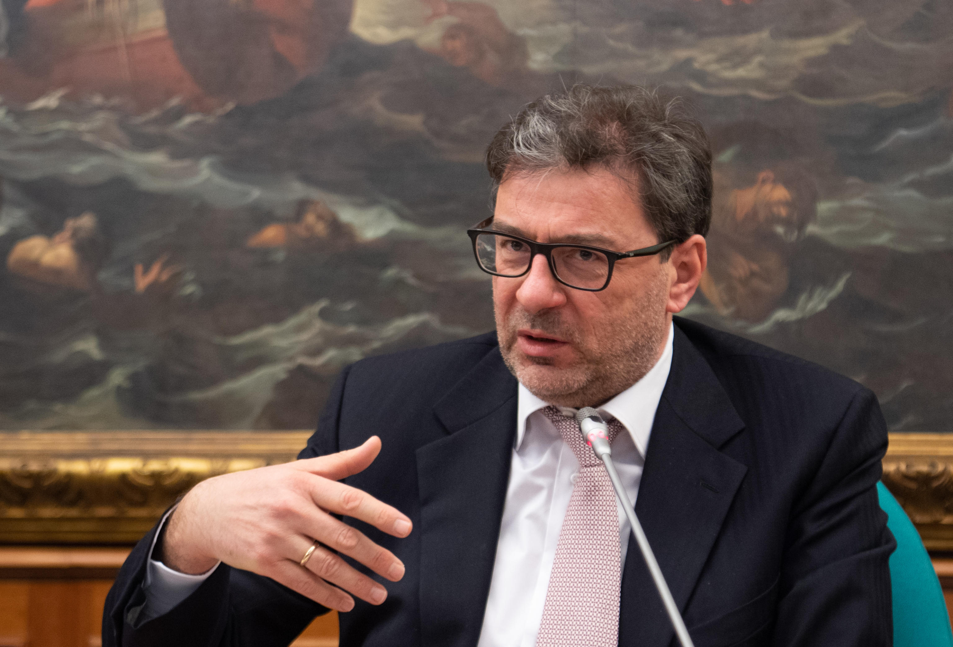 Transizione energetica, Giorgetti: “Un fondo per automotive” 