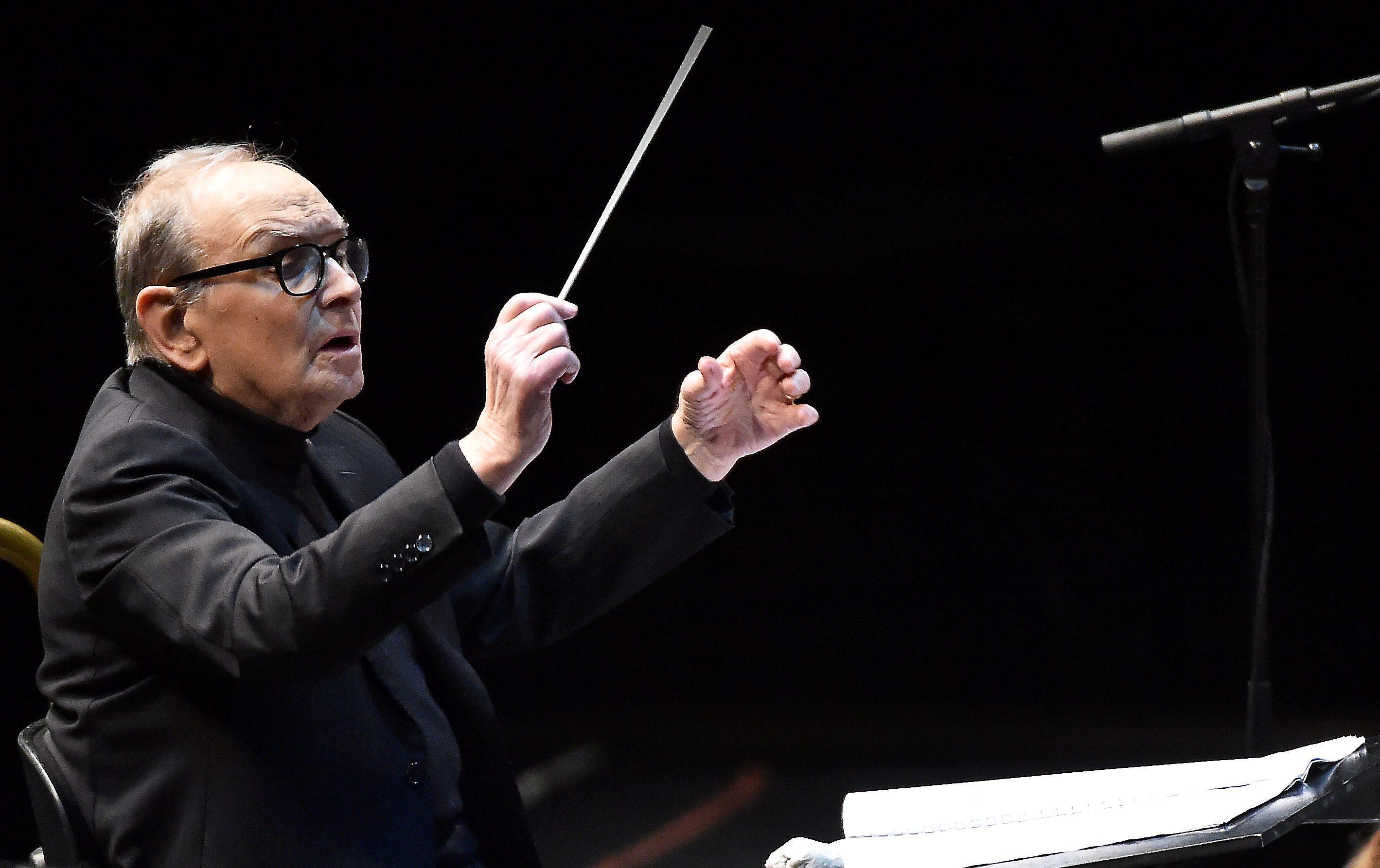 “Ennio” riempie le sale nonostante la crisi