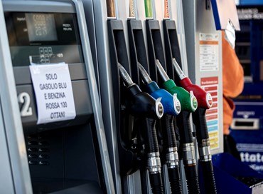 Benzina e bollette, il Governo si sveglia: possibili misure