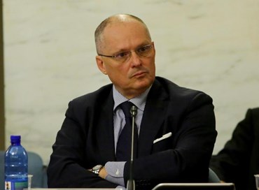 Covid, Ricciardi: “Mascherine al chiuso fino a giugno”